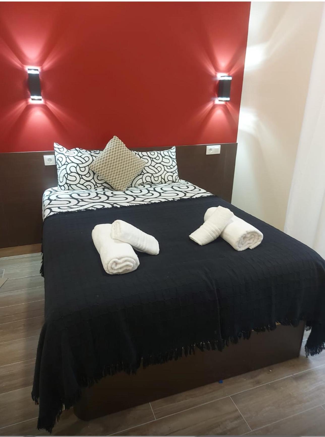 Hostal “ Infantas” Madrid Buitenkant foto