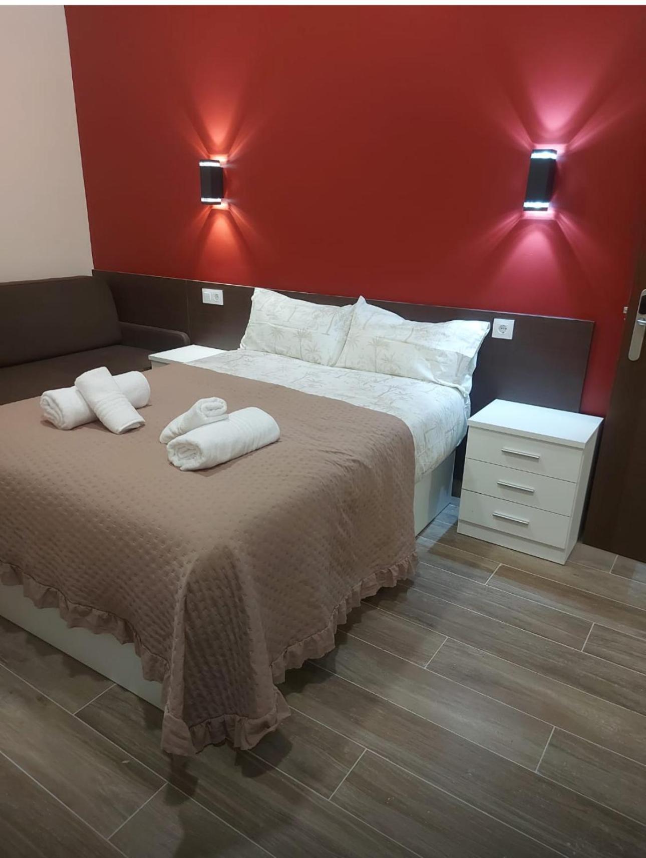 Hostal “ Infantas” Madrid Buitenkant foto