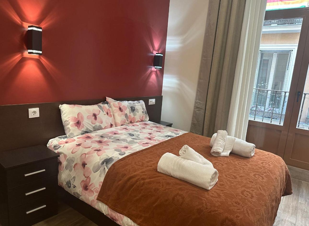 Hostal “ Infantas” Madrid Buitenkant foto