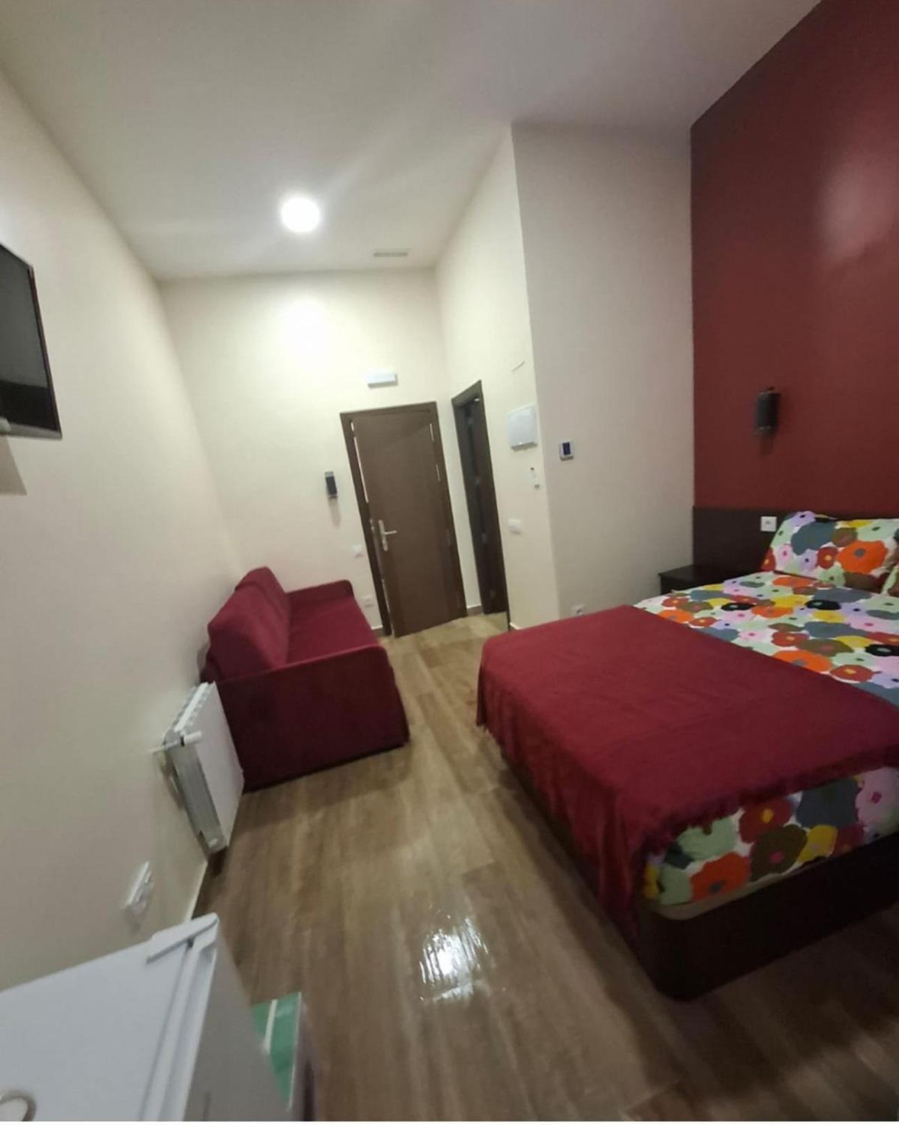 Hostal “ Infantas” Madrid Buitenkant foto
